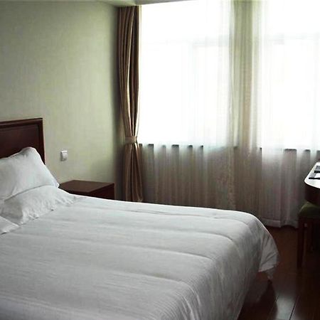 Greentree Inn Shanghai Expo Site South Yanggao Road Subway Station Express Hotel ภายนอก รูปภาพ