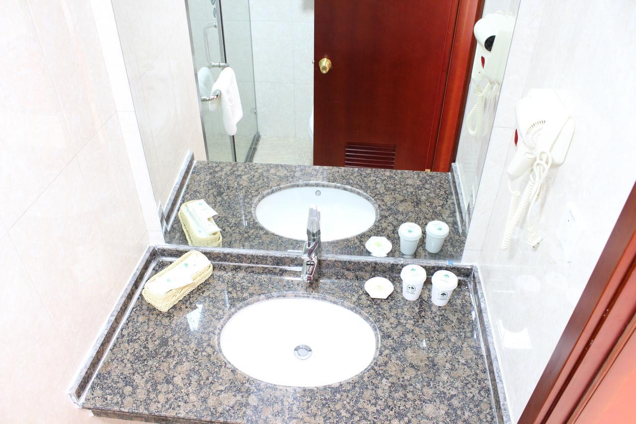 Greentree Inn Shanghai Expo Site South Yanggao Road Subway Station Express Hotel ภายนอก รูปภาพ